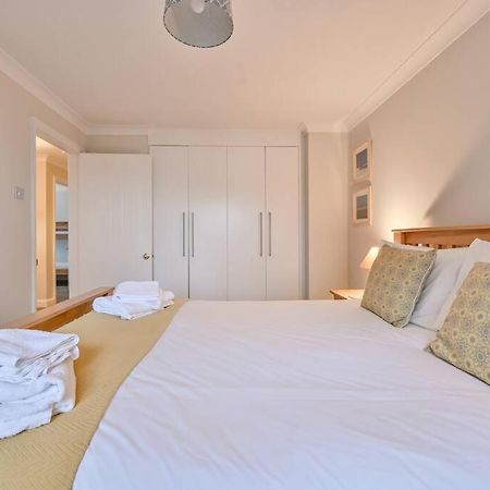 Spacious Sandbanks Apartment Near Beach And Bars With Free Parking Poole Eksteriør bilde