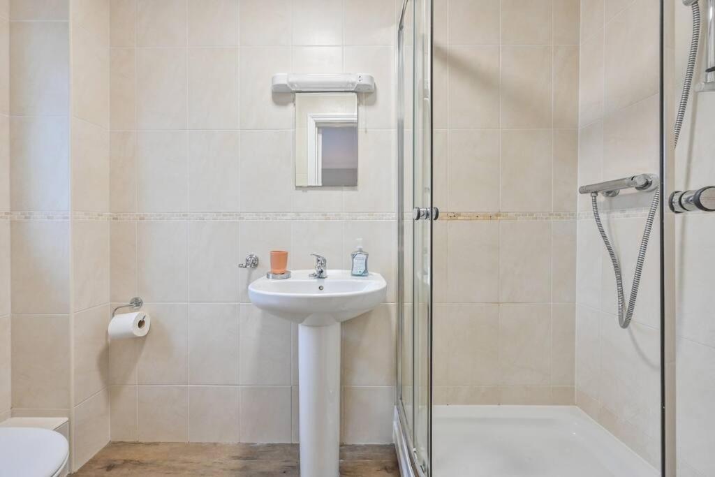Spacious Sandbanks Apartment Near Beach And Bars With Free Parking Poole Eksteriør bilde
