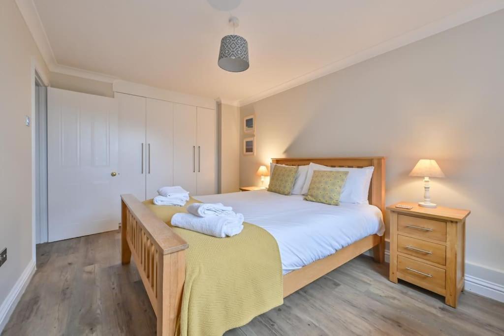 Spacious Sandbanks Apartment Near Beach And Bars With Free Parking Poole Eksteriør bilde