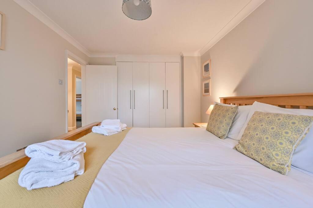 Spacious Sandbanks Apartment Near Beach And Bars With Free Parking Poole Eksteriør bilde