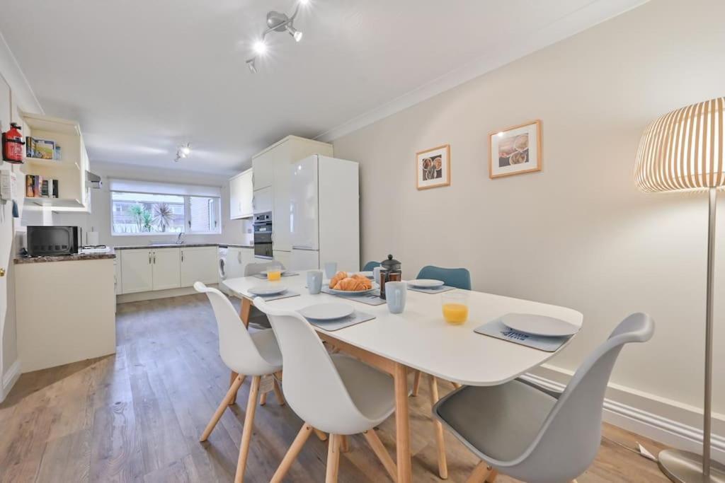 Spacious Sandbanks Apartment Near Beach And Bars With Free Parking Poole Eksteriør bilde