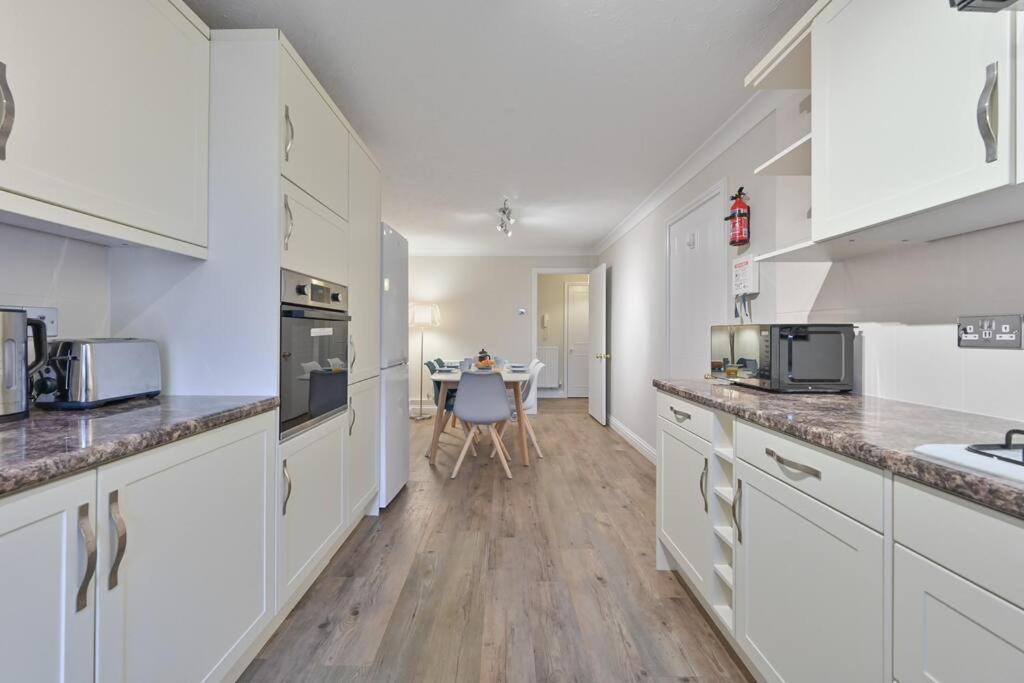 Spacious Sandbanks Apartment Near Beach And Bars With Free Parking Poole Eksteriør bilde