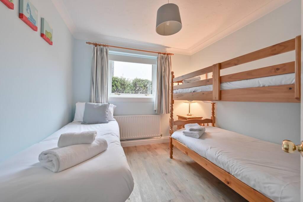 Spacious Sandbanks Apartment Near Beach And Bars With Free Parking Poole Eksteriør bilde