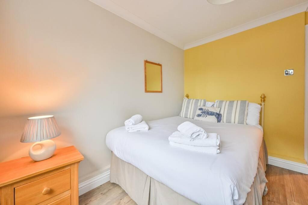 Spacious Sandbanks Apartment Near Beach And Bars With Free Parking Poole Eksteriør bilde