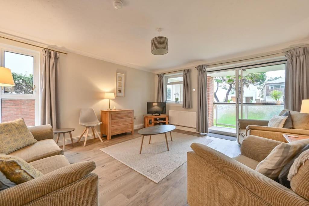 Spacious Sandbanks Apartment Near Beach And Bars With Free Parking Poole Eksteriør bilde