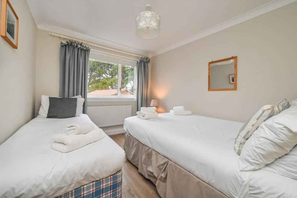 Spacious Sandbanks Apartment Near Beach And Bars With Free Parking Poole Eksteriør bilde