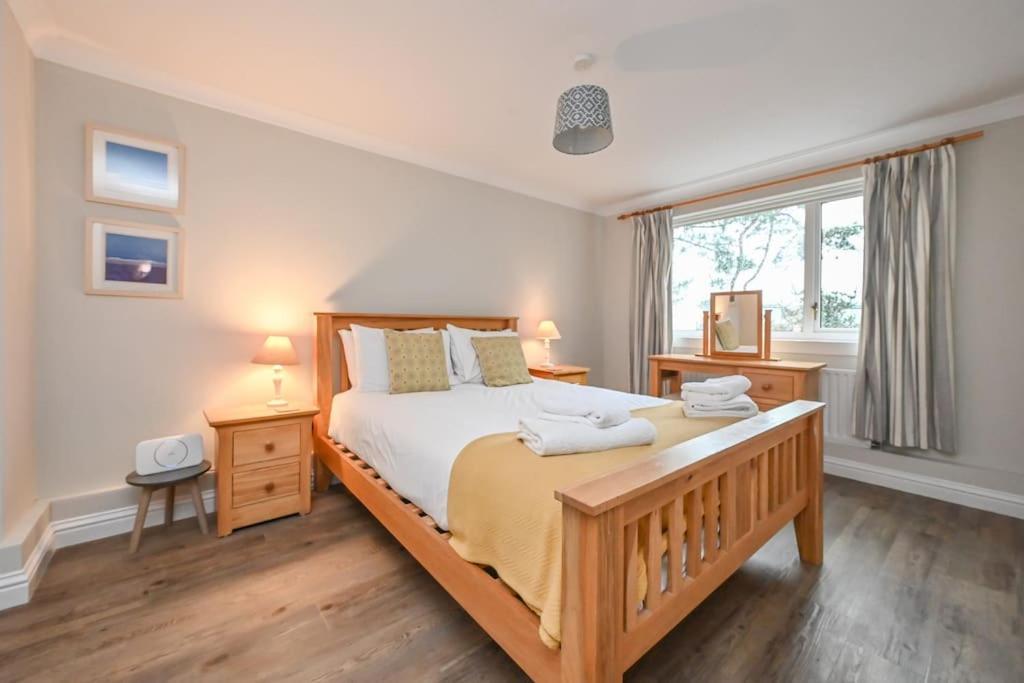 Spacious Sandbanks Apartment Near Beach And Bars With Free Parking Poole Eksteriør bilde